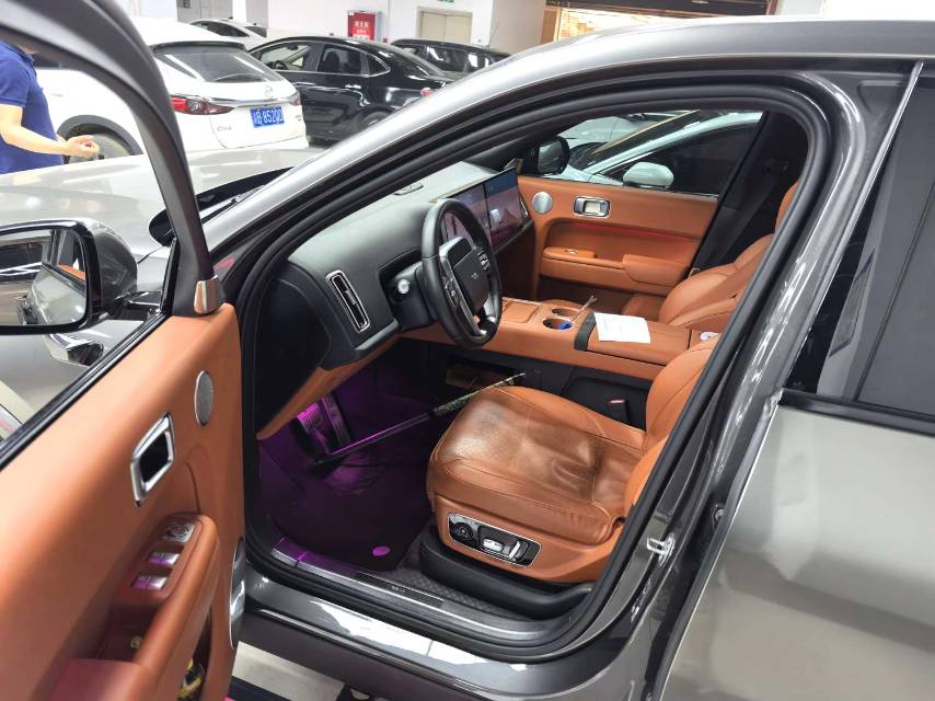 Li Auto L (Liter) 8 Pro