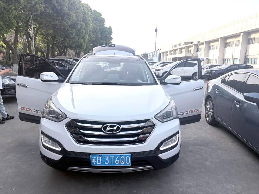 Hyundai Santa Fe 2.4L Automatic2WD