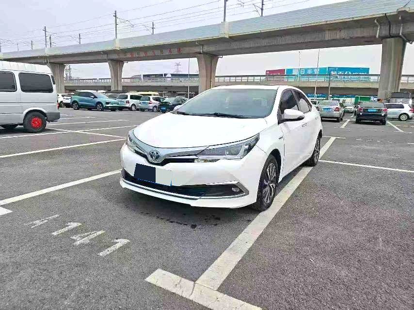 卡罗拉 Model Year 改款双擎 1.8L E CVT 精英版
