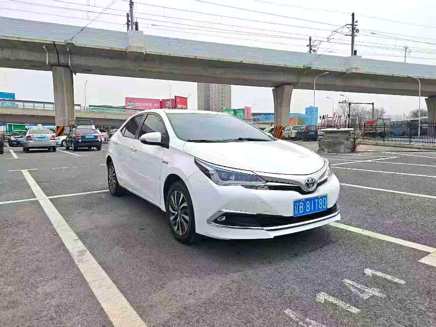 卡罗拉 Model Year 改款双擎 1.8L E CVT 精英版