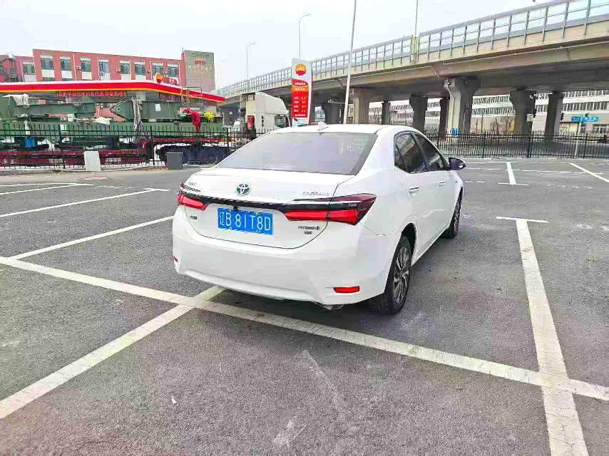 卡罗拉 Model Year 改款双擎 1.8L E CVT 精英版