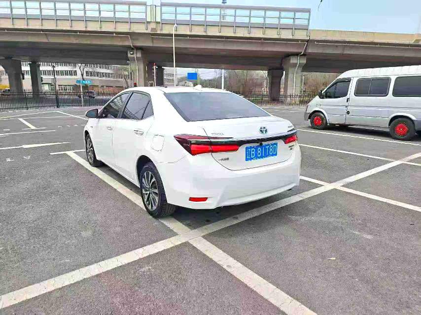 卡罗拉 Model Year 改款双擎 1.8L E CVT 精英版
