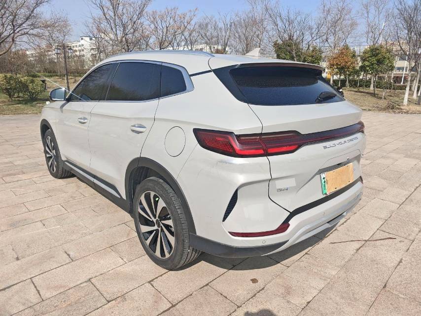 BYD PLUS — электромобиль на альтернативном топливе с запасом хода 520 км, люкс-класс