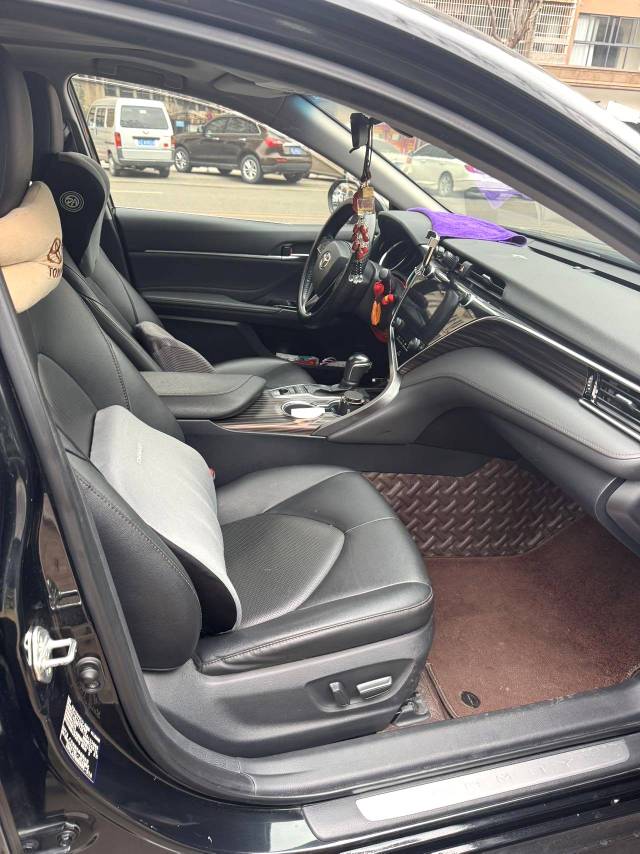 Toyota Camry 2.5G Luxury V