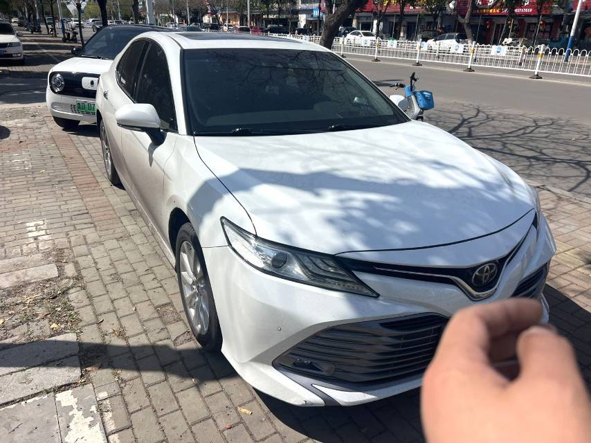 Toyota Camry 2.0G Luxury V