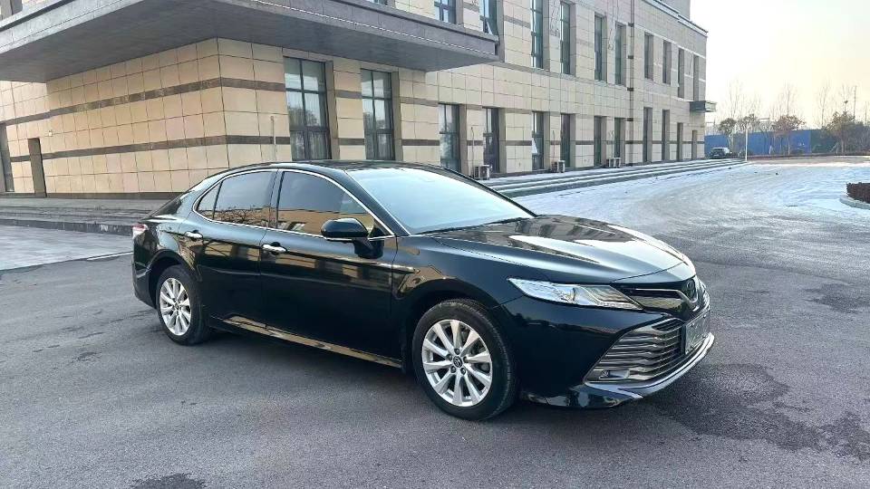 Toyota Camry 2.0G Luxury V