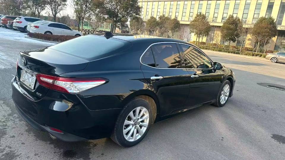 Toyota Camry 2.0G Luxury V