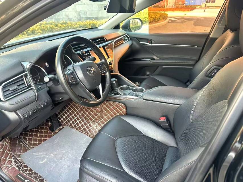Toyota Camry 2.0G Luxury V