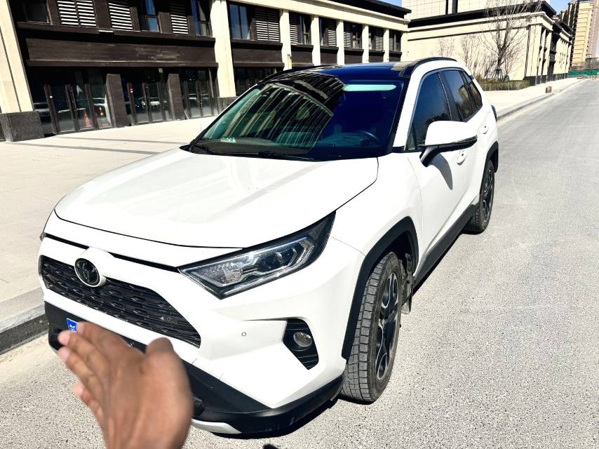 RAV 4 荣放 Model Year 2.0L CVT 四驱风尚 PLUS Version