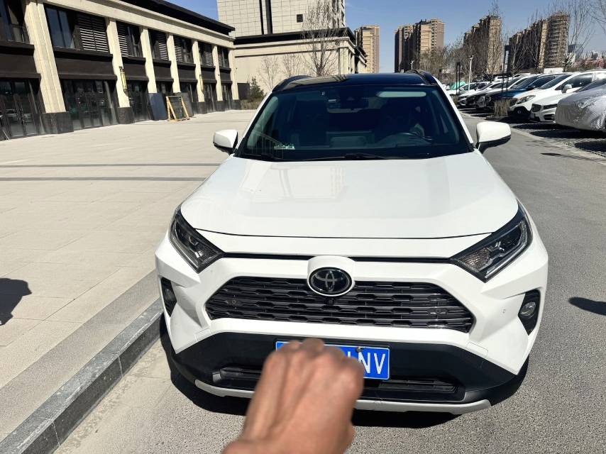 RAV 4 荣放 Model Year 2.0L CVT 四驱风尚 PLUS Version