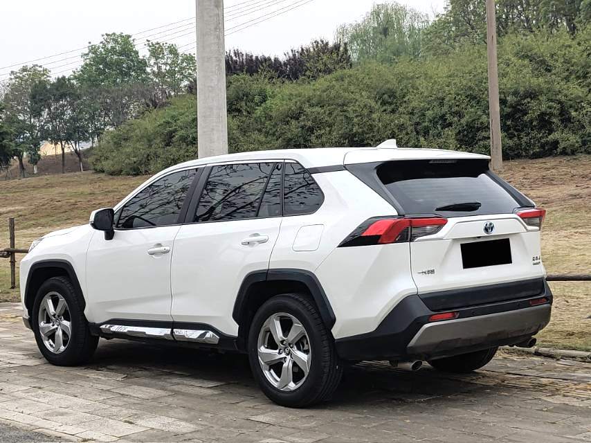 RAV 4 荣放 Model Year 2.0L CVT 四驱风尚 PLUS Version