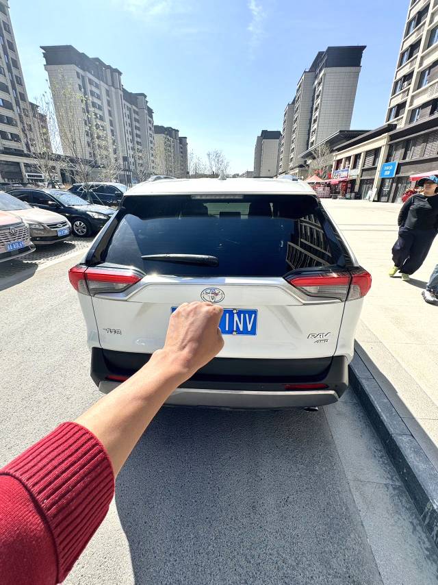 RAV 4 荣放 Model Year 2.0L CVT 四驱风尚 PLUS Version