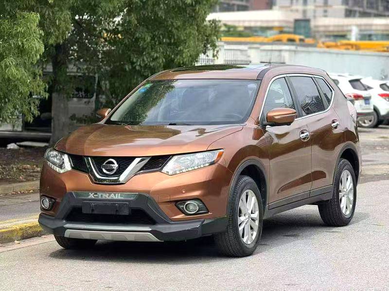 Nissan X-Trail 2,0 л, CVT, передний привод