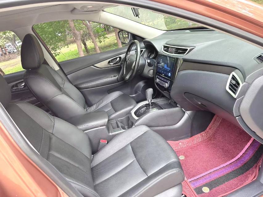 Nissan X-Trail 2,0 л, CVT, передний привод