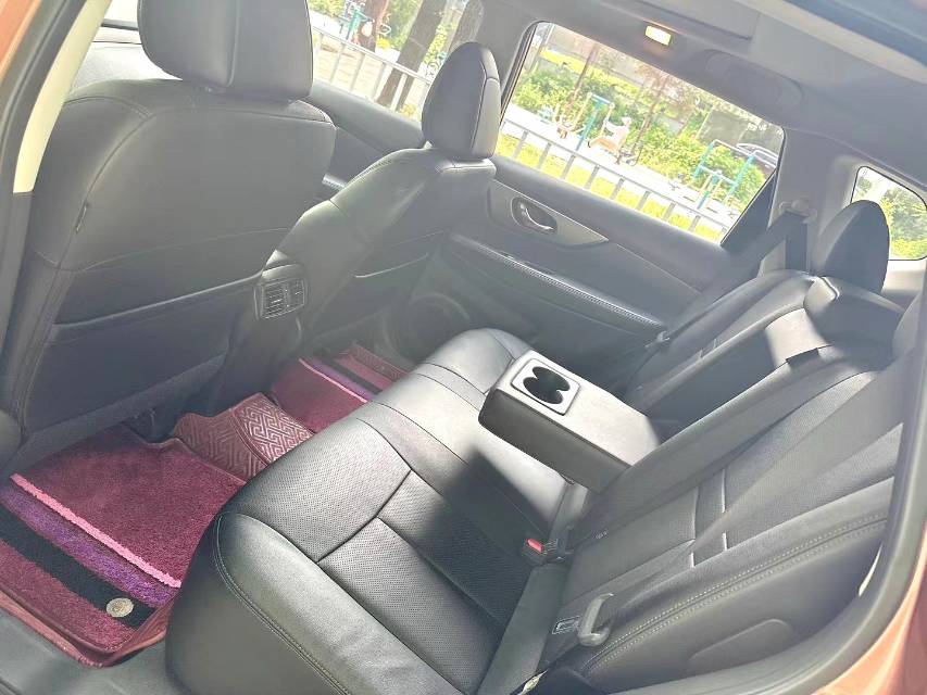 Nissan X-Trail 2,0 л, CVT, передний привод