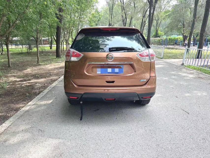 Nissan X-Trail 2,0 л, CVT, передний привод