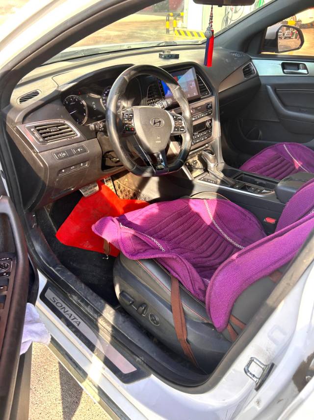 Hyundai 1.6T DLX Premium