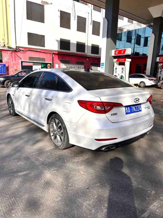 Hyundai 1.6T DLX Premium