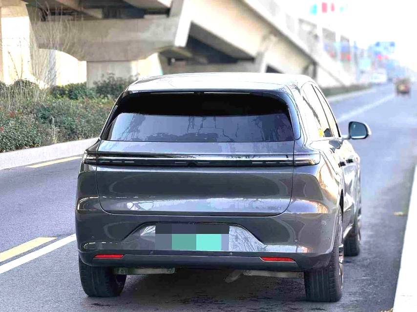 理想 L (Liter) 6 Model Year Max