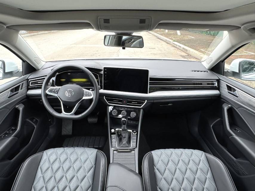 速腾 Model Year 300TSI DSG 超越版