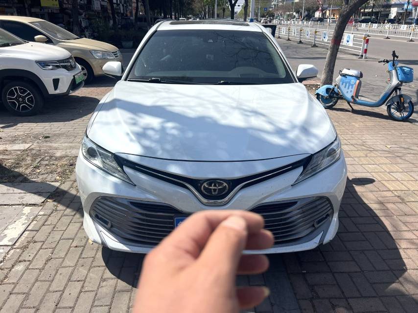 Toyota Camry 2.0G Luxury VI