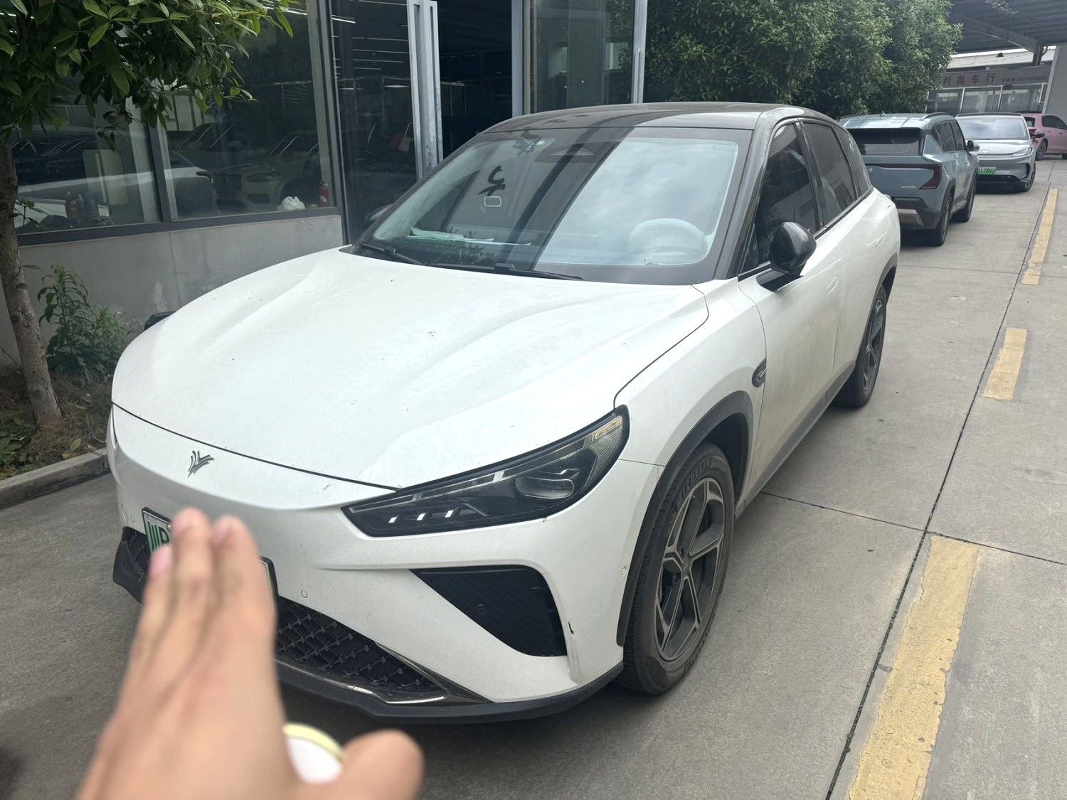 哪吒 L (升) 车型年 增程 310 闪充红衣版