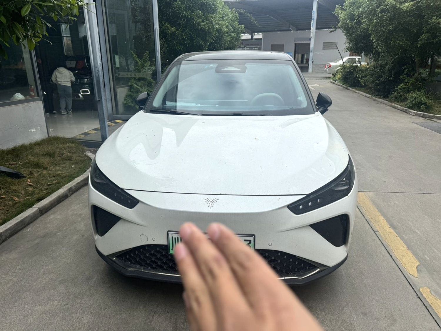 哪吒 L (Liter) 2023款 增程版 310 闪充 红衣版
