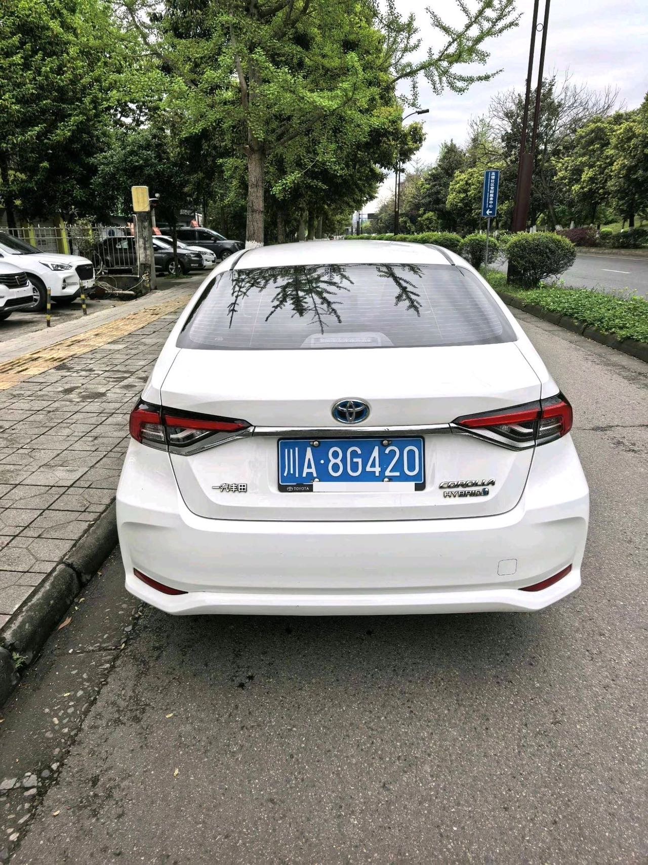卡罗拉 Model Year 双擎 1.8L E CVT GL i 精英版