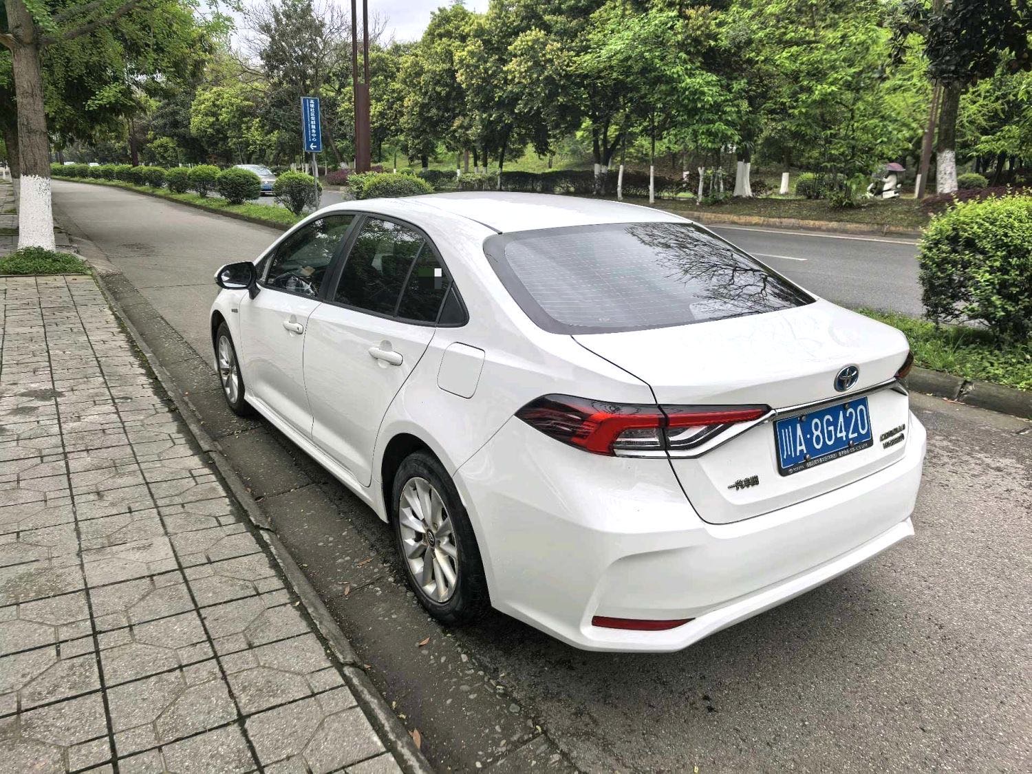 卡罗拉 Model Year 双擎 1.8L E CVT GL i 精英版