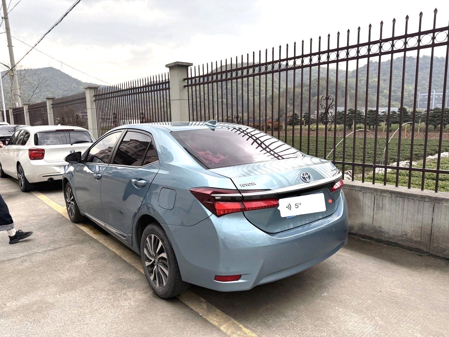 卡罗拉 Model Year 双擎 1.8L E CVT 智尚版