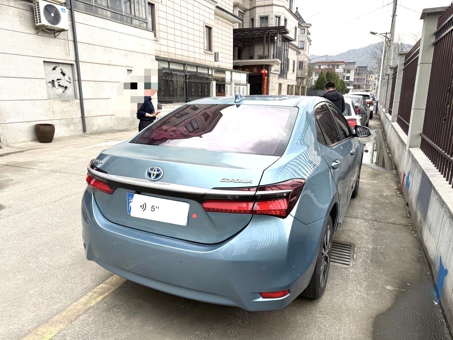 卡罗拉 Model Year 双擎 1.8L E CVT 智尚版
