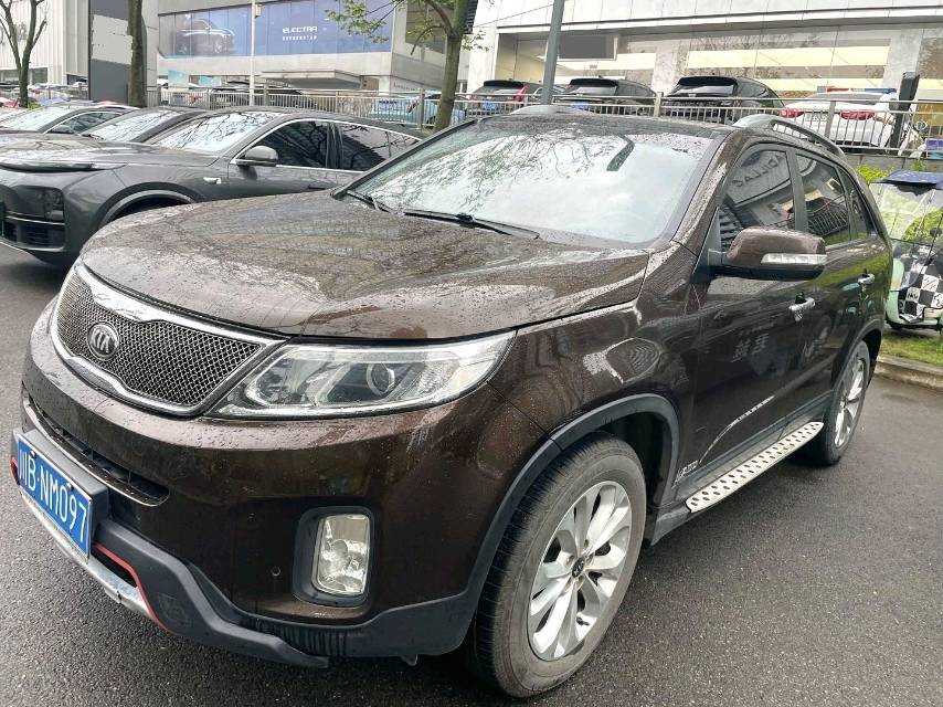 Kia 2.4L 7 Luxury