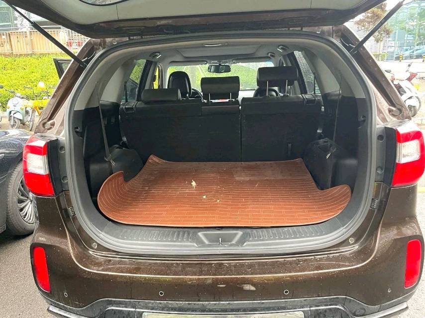 Kia 2,4 л 7 Luxury