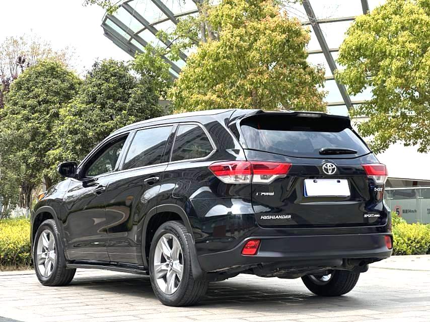 汉兰达 Model Year 2.0T 四驱尊贵版 7 Seats 国 VI