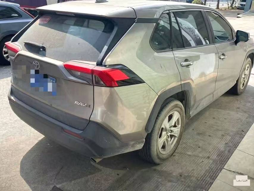 Toyota RAV 4 2.0L CVT 2WD