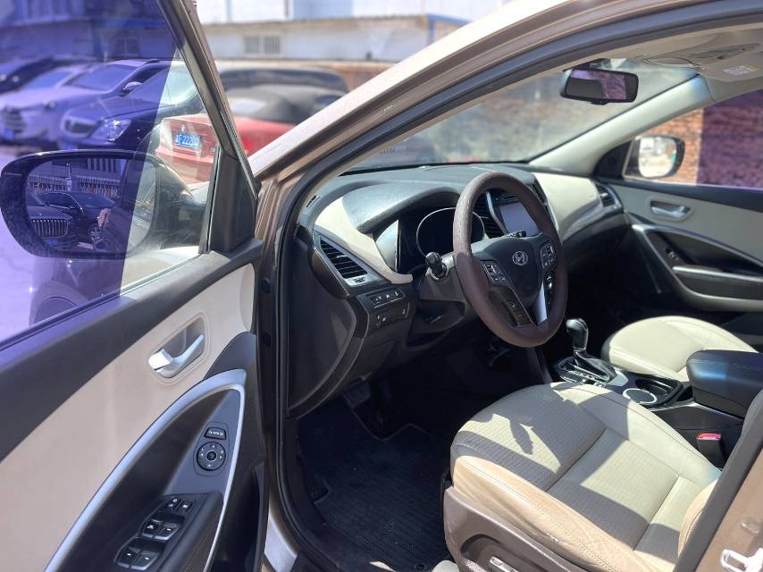 Hyundai Santa Fe 2.4L Automatic4WD
