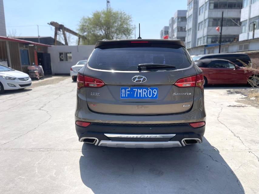 Hyundai Santa Fe 2.4L Automatic4WD