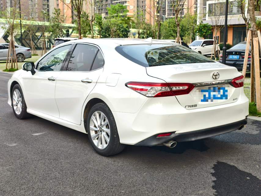 Toyota Camry 2.0G Luxury