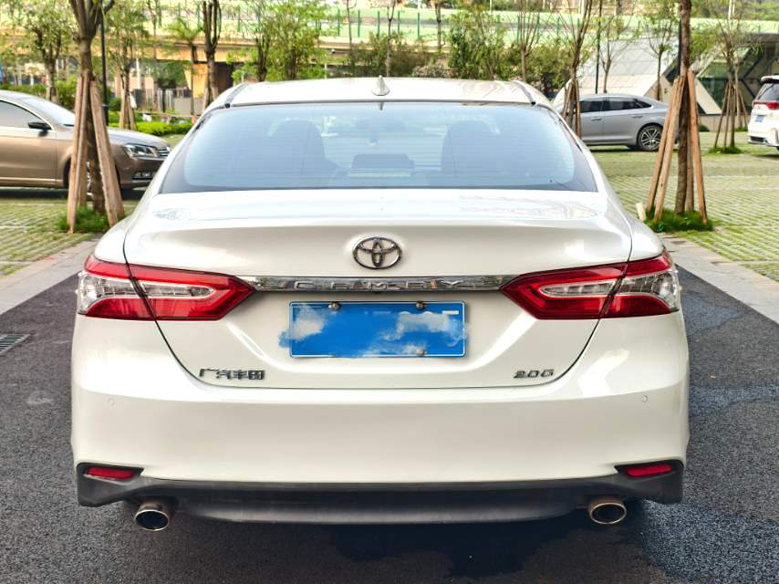 Toyota Camry 2.0G Luxury