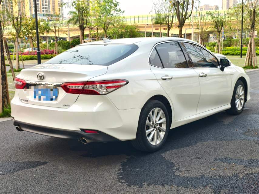 Toyota Camry 2.0G Luxury