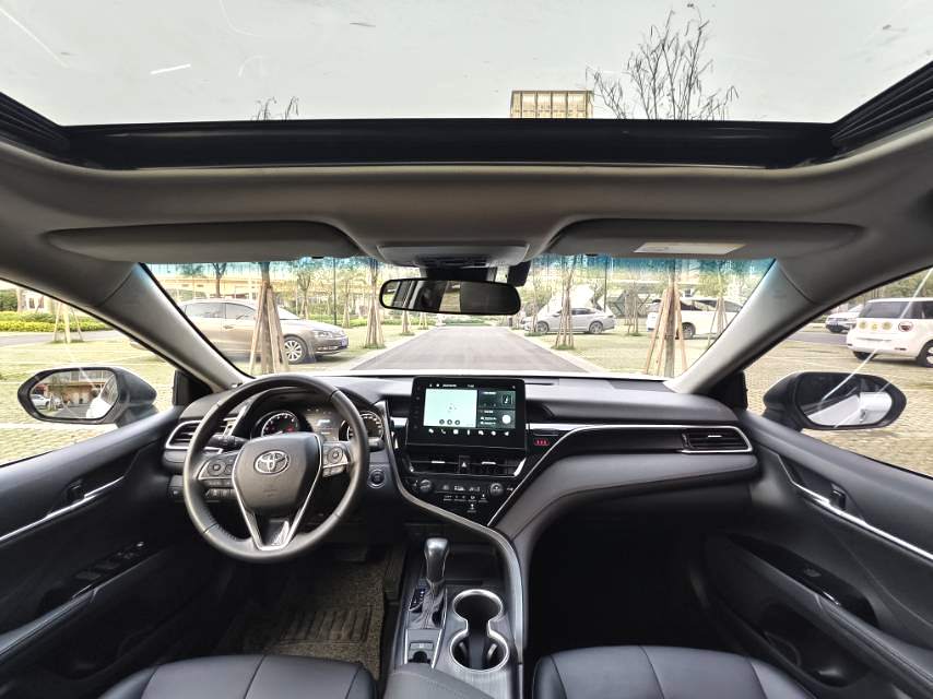 Toyota Camry 2.0G Luxury