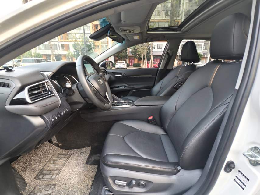 Toyota Camry 2.0G Luxury