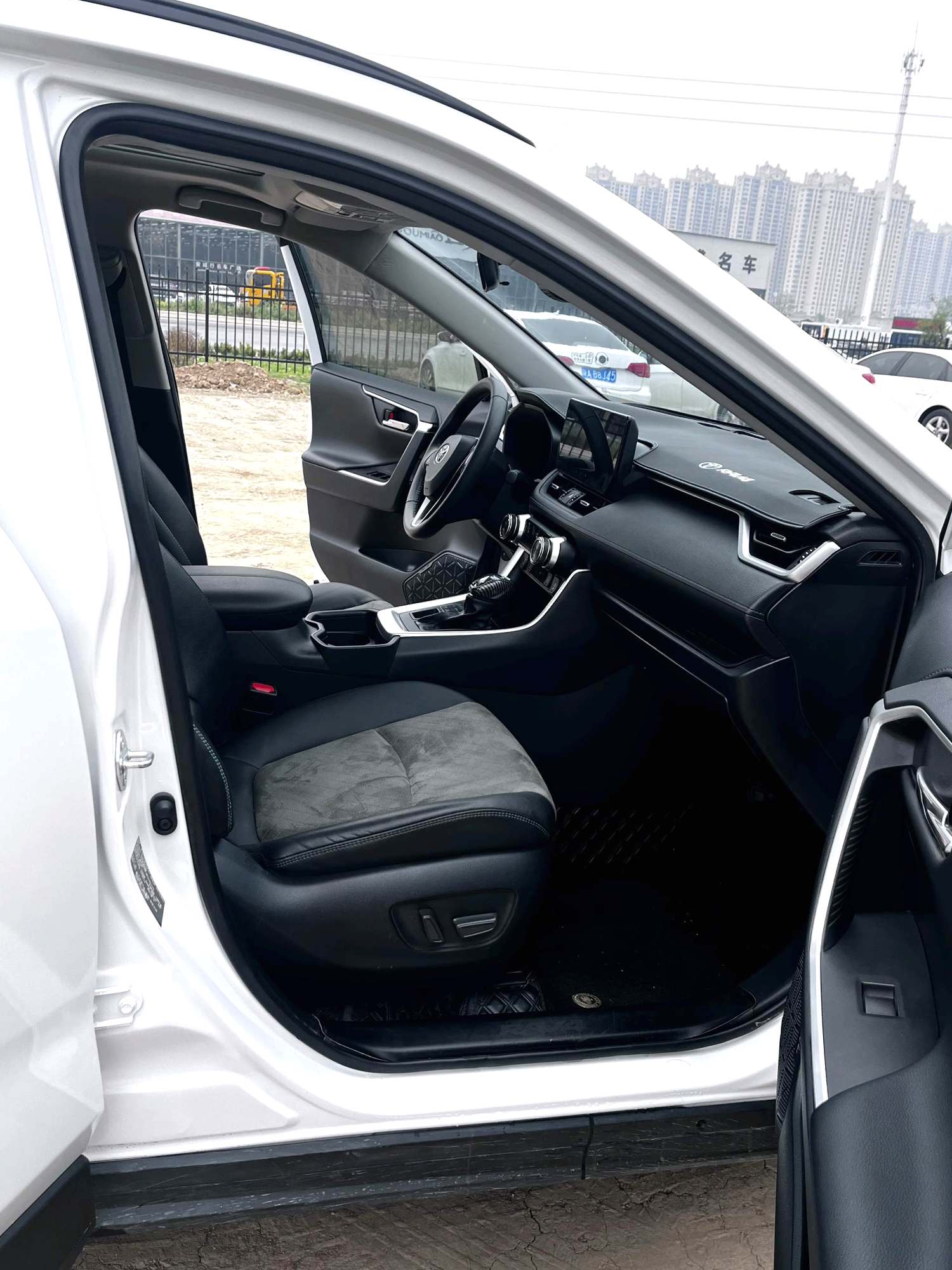Toyota RAV 4 2.0L CVT 4WD Plus Version