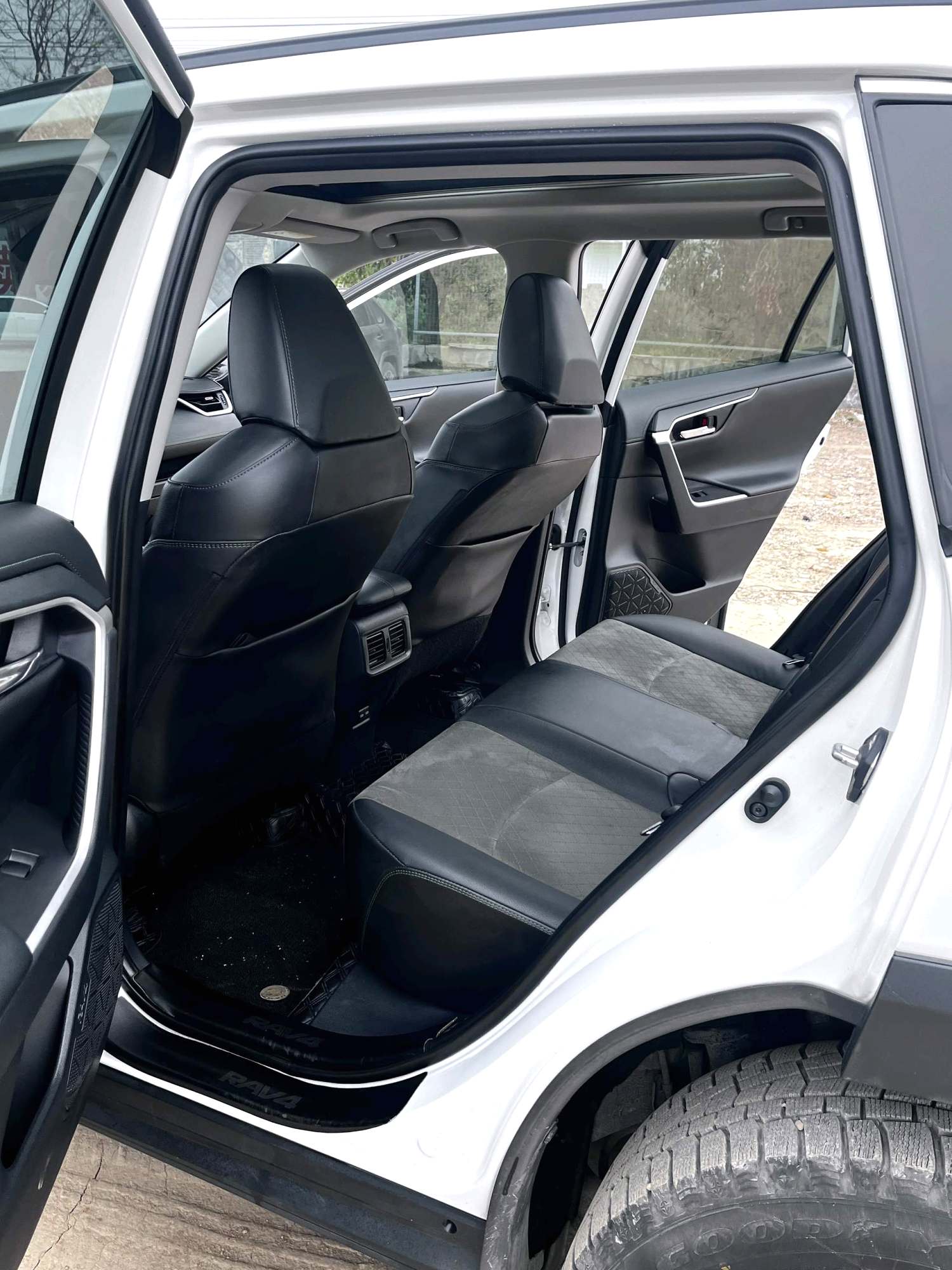 Toyota RAV 4 2.0L CVT 4WD Plus Version