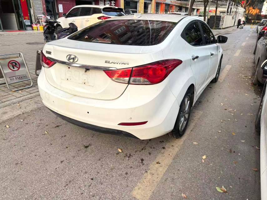 Hyundai 1,6 л, автоматическая коробка передач