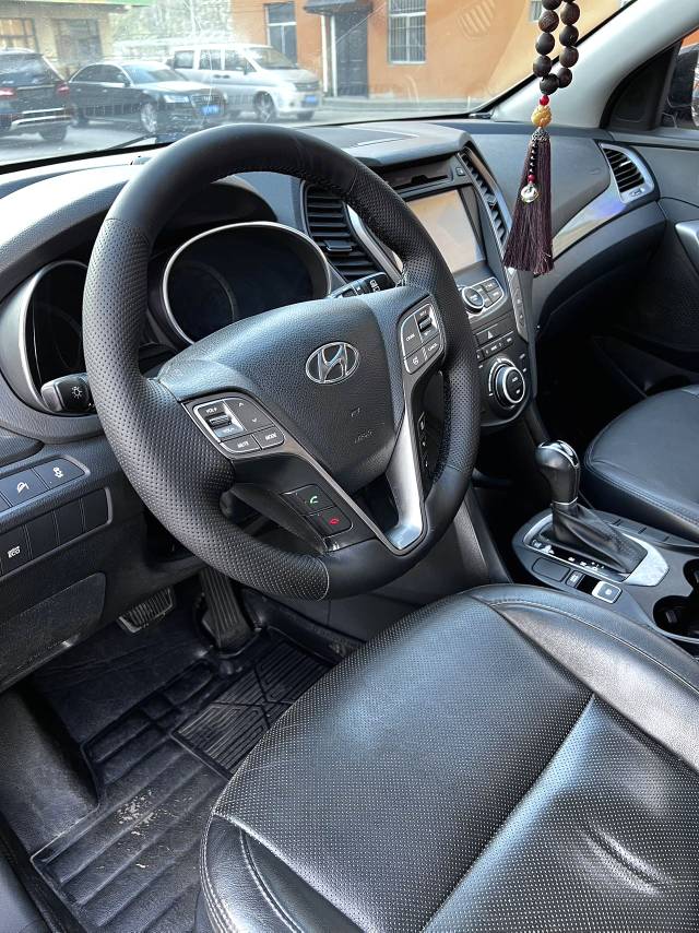 Hyundai Santa Fe 2.4L Automatic2WD 5 Seats