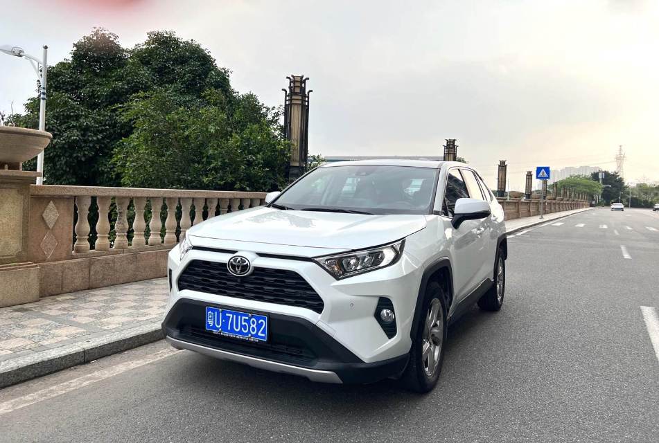 Toyota RAV 4 2.0L CVT 2WD Plus Version