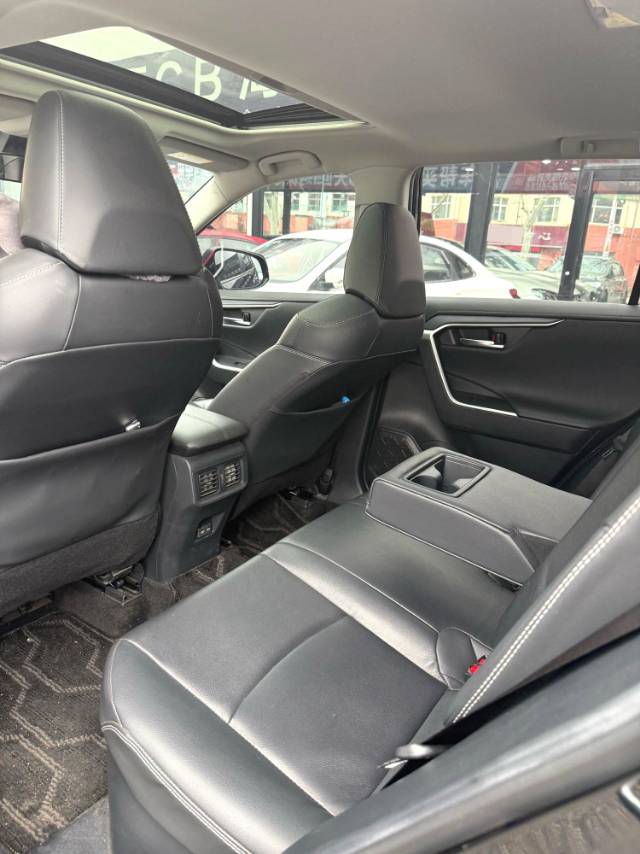 Toyota RAV 4 Hybrid 2.5L E CVT 4WD Plus Version