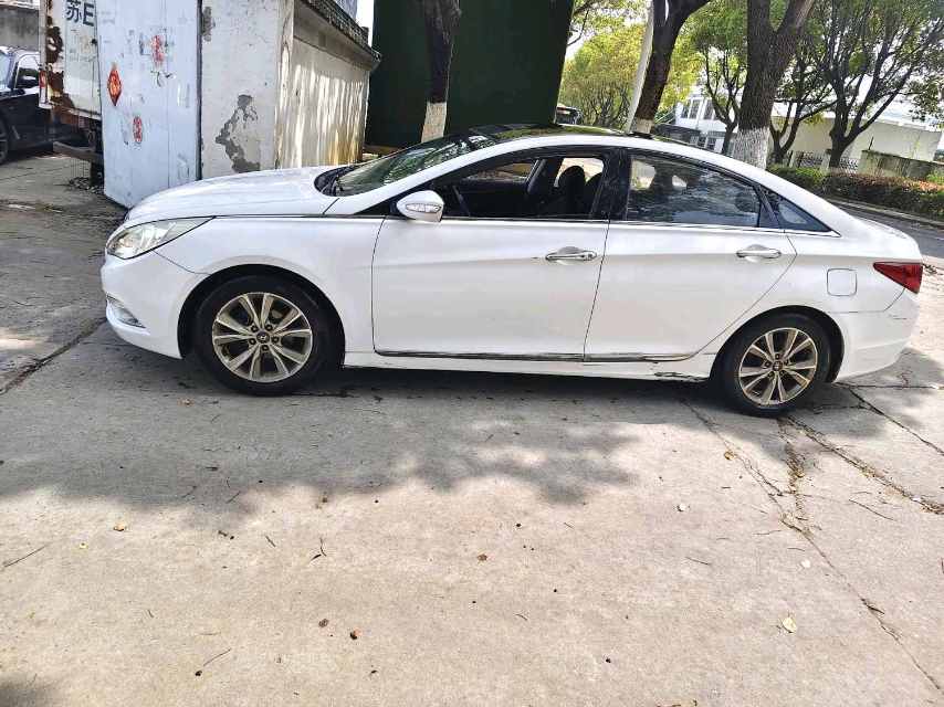 Hyundai 2.4L AutomaticLuxury V