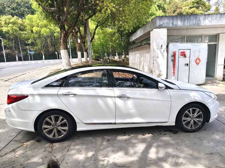 Hyundai 2.4L AutomaticLuxury V